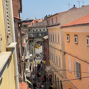 Apartamento Dejan Apartment-top Centar-old Town-low Budget, Pula